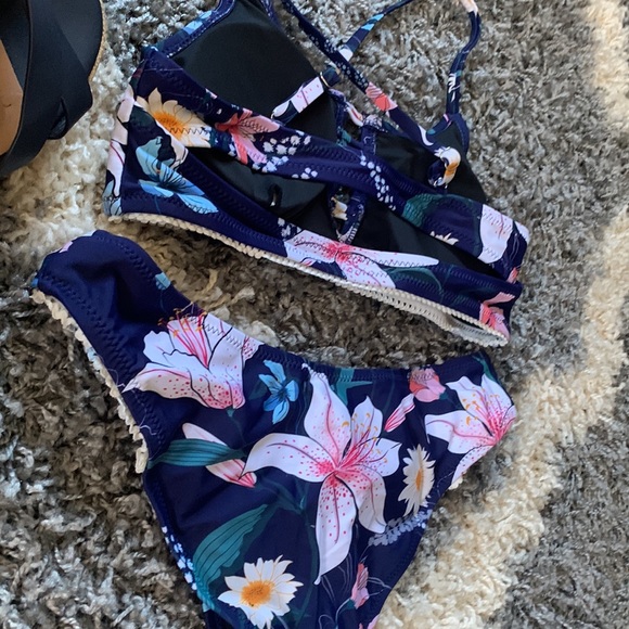 NWT Cupshe Navy Floral Cutout Bikini Set - Picture 9 of 10